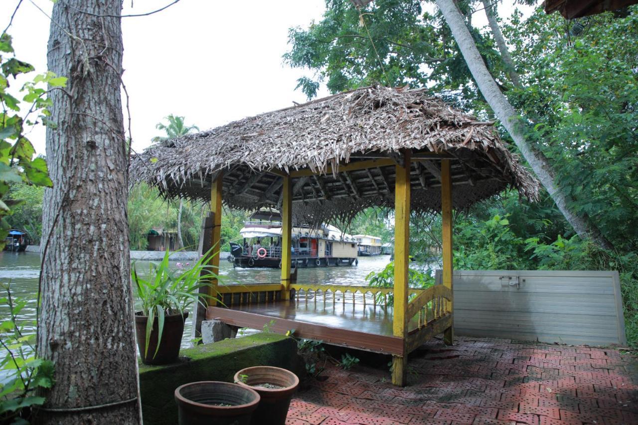Malayalam Lake Resort Alappuzha Exterior photo